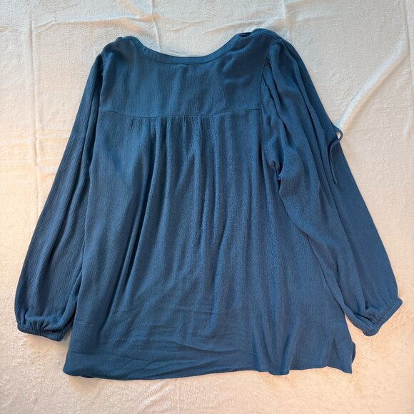 Torrid Crinkle Gauze Peasant Top Blouse Size 3X Blue Long Sleeve Button Front Up - Picture 2 of 7